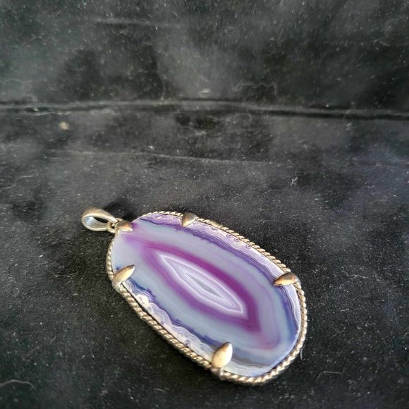 Beautiful Agate Pendant with silver landing and clasp~ Unmarked - Picture 4 of 7